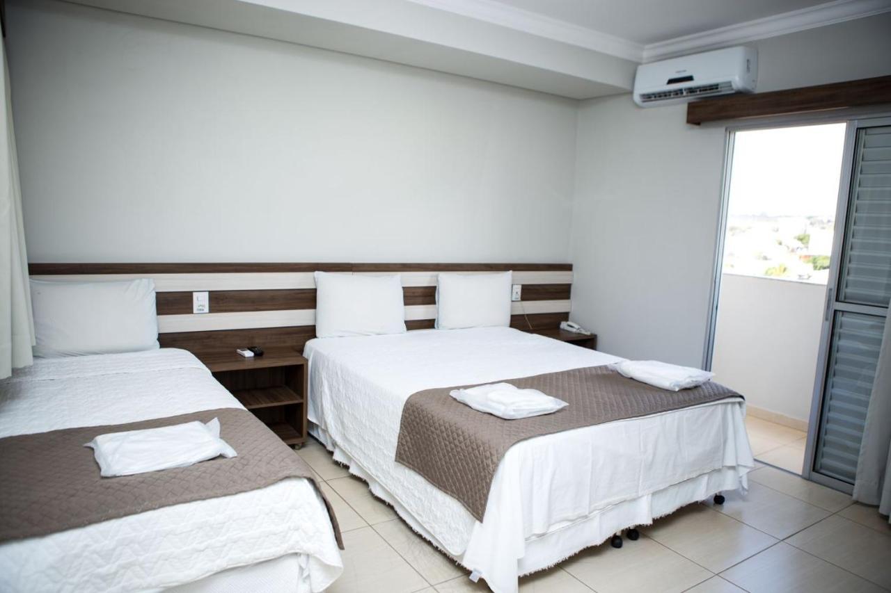 Hotel Avenida Joao Pinheiro Bagian luar foto